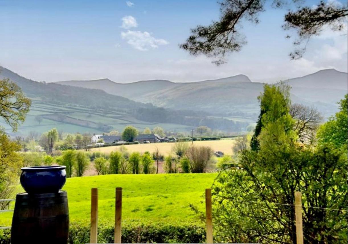 Mountain View Cottage, Hot Tub , Stunning Views Llanhamlach Exterior photo